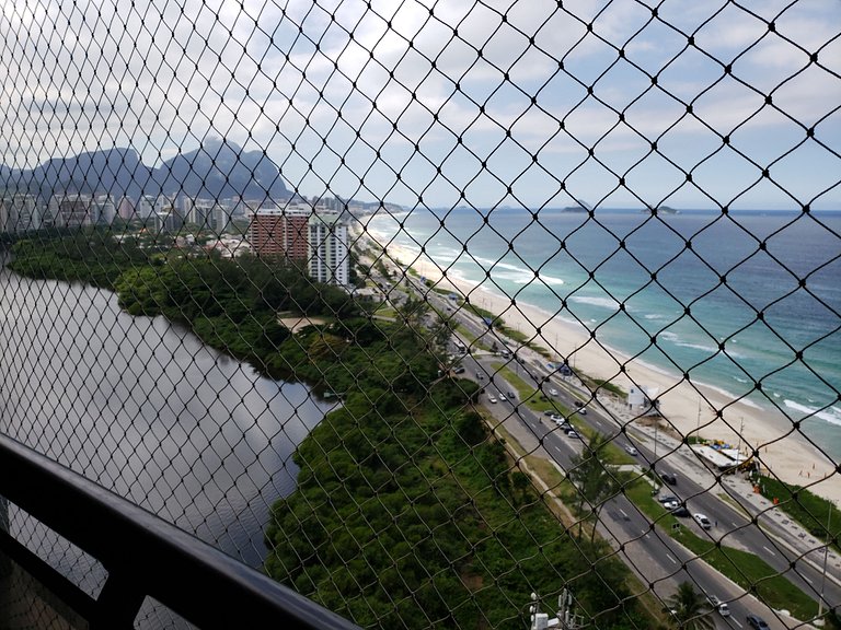 Apto de Frente p/ Mar - 50m da Praia da BARRA da TIJUCA