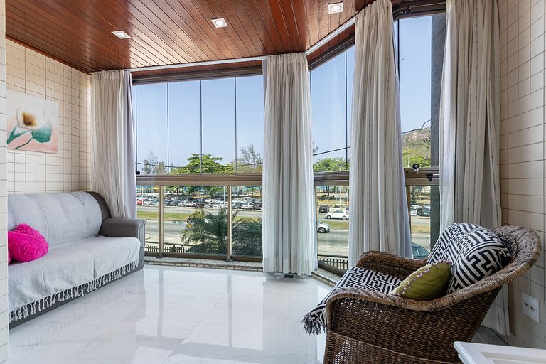 2 Suítes c/ Vista Praia - Piscina e Garagem