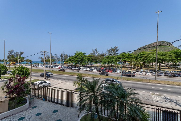 2 Suítes c/ Vista Praia - Piscina e Garagem