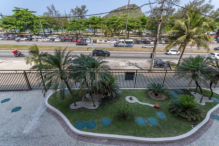 2 Suítes c/ Vista Praia - Piscina e Garagem