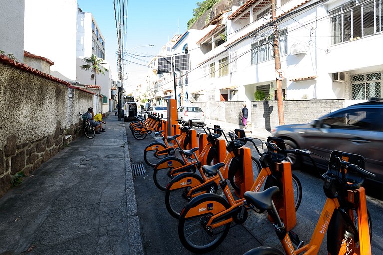 Prédio Urca com Imóveis 2 Quartos com Vista Baia de Guanabar