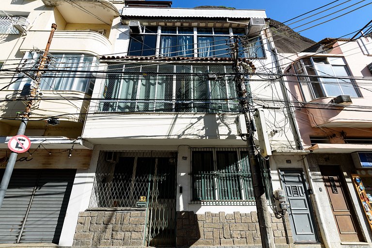 Prédio Urca com Imóveis 2 Quartos com Vista Baia de Guanabar