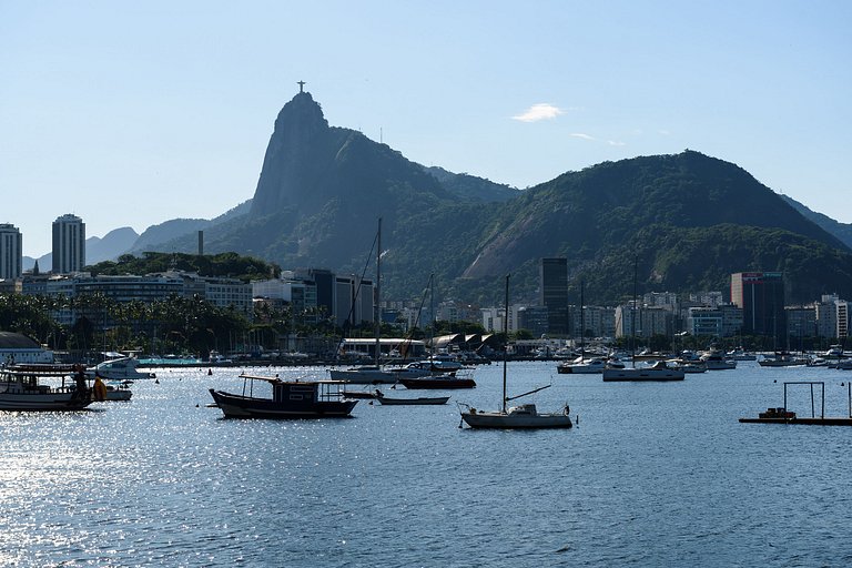 2 Quartos na Urca com Home-Office - 100m da Mureta