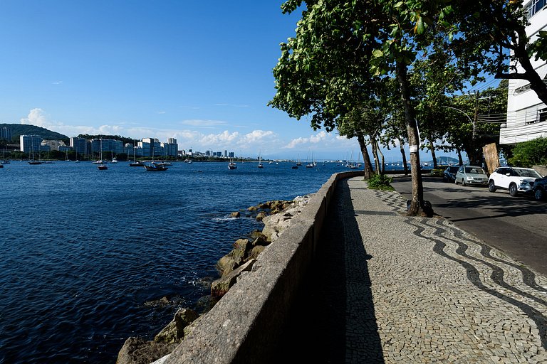 2 Quartos na Urca com Home-Office - 100m da Mureta