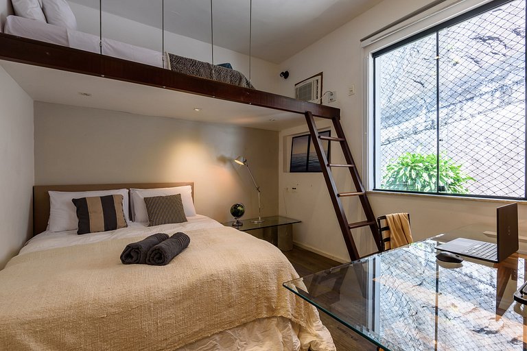 2 Quartos na Urca com Home-Office - 100m da Mureta