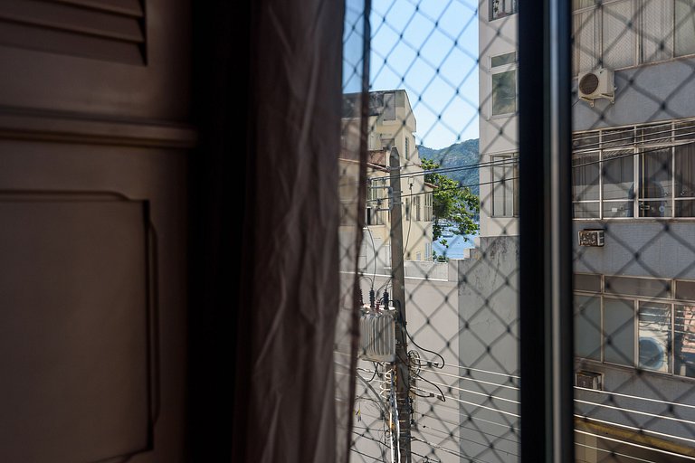 2 Quartos na Urca com Home-Office - 100m da Mureta