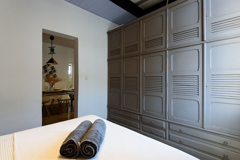 2 Quartos na Urca com Home-Office - 100m da Mureta