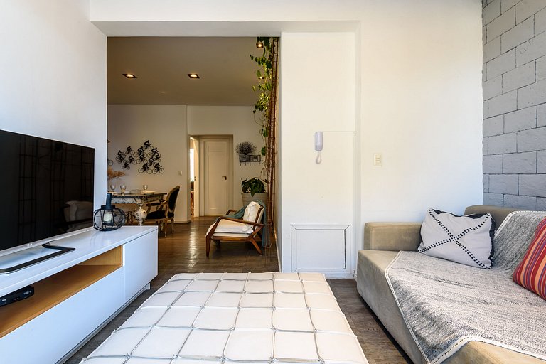 2 Quartos na Urca com Home-Office - 100m da Mureta