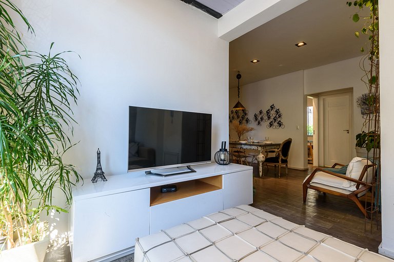 2 Quartos na Urca com Home-Office - 100m da Mureta