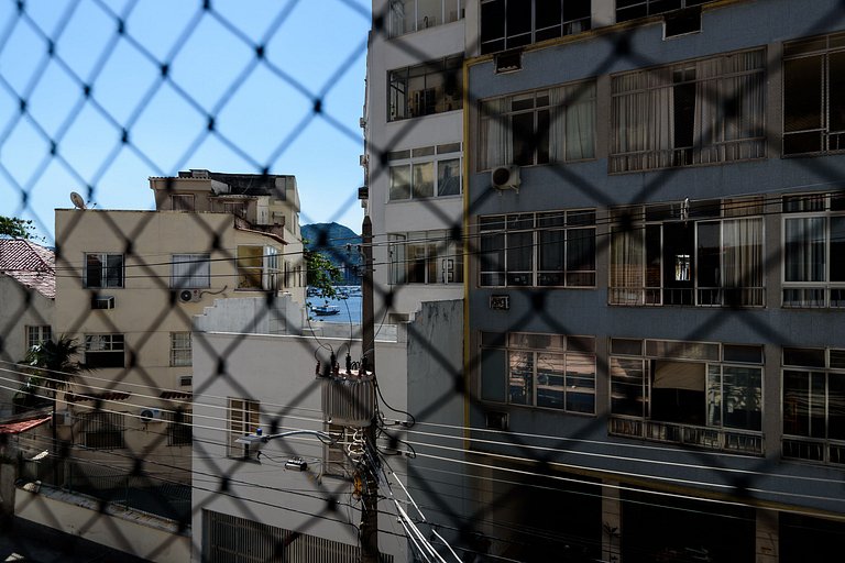 2 Quartos na Urca com Home-Office - 100m da Mureta