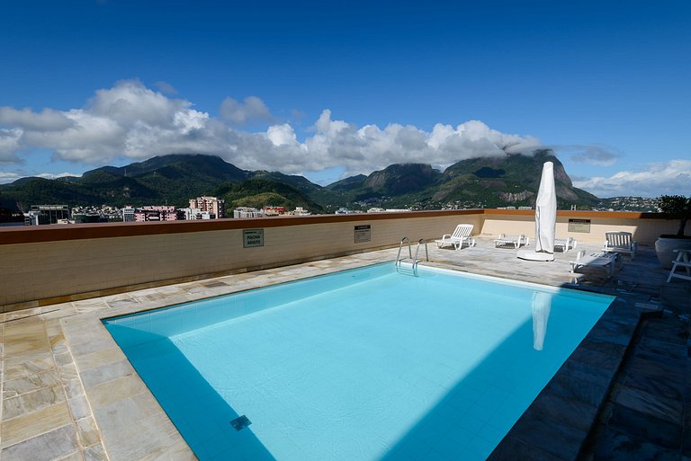 2 Qtos Reformado Vista Mar e Piscina na Cobertura