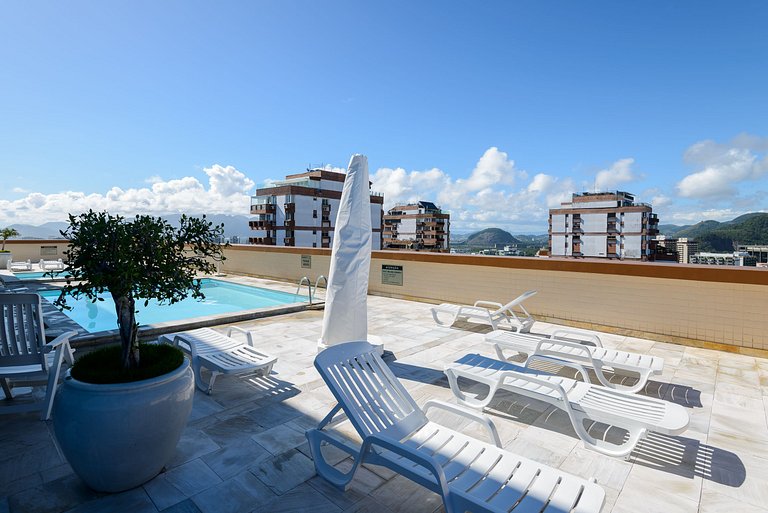 2 Qtos Reformado Vista Mar e Piscina na Cobertura