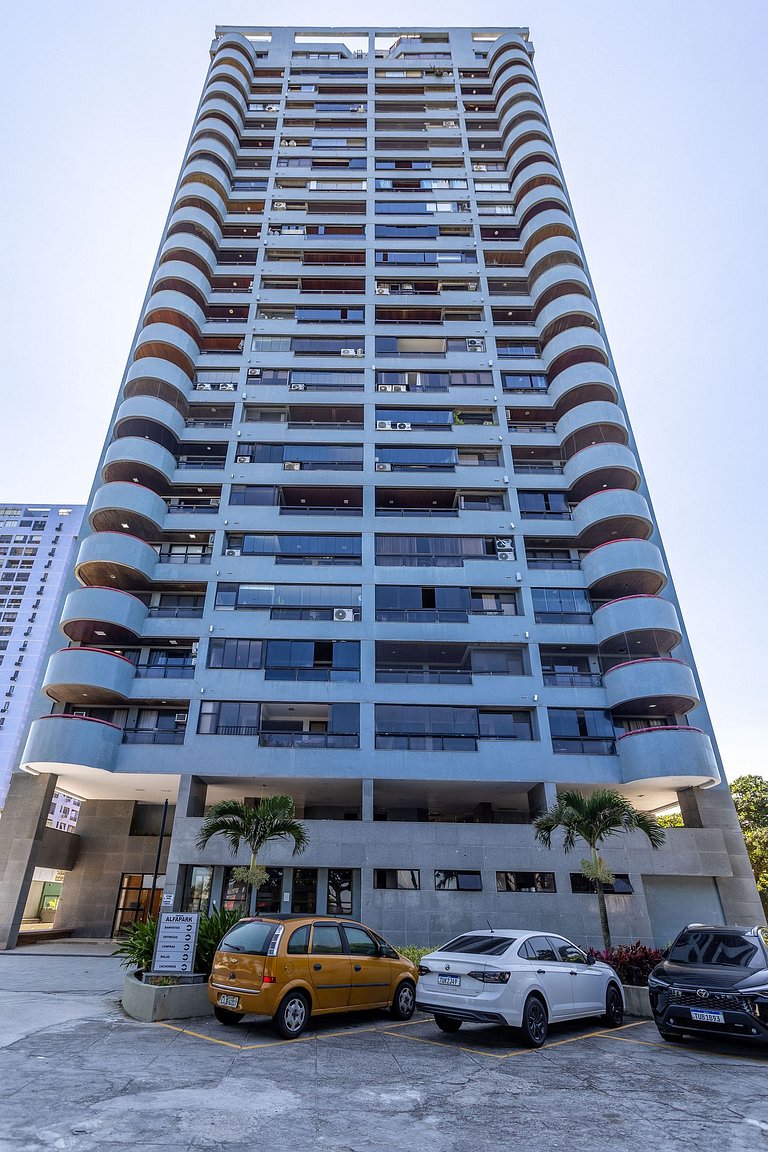 Novo Vista Mar com Varanda - Mobiliado e Decorado