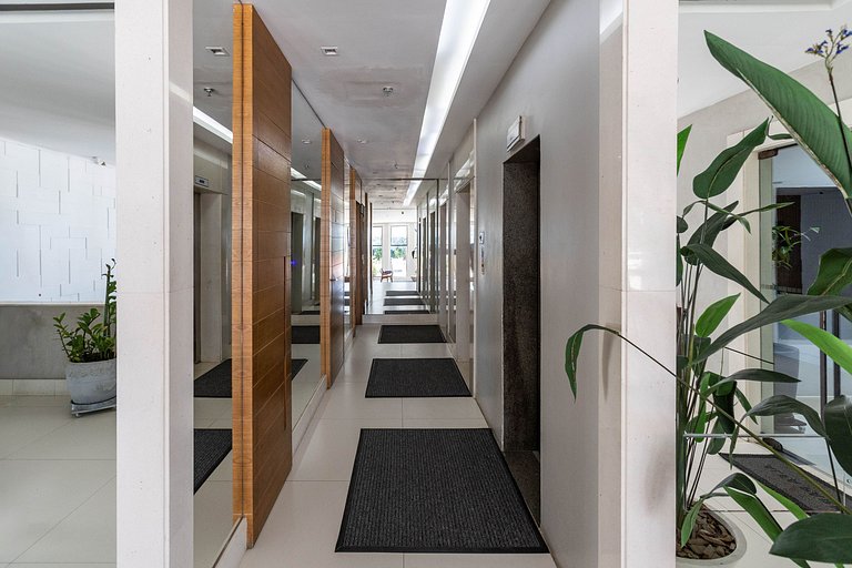 Novo Vista Mar com Varanda - Mobiliado e Decorado